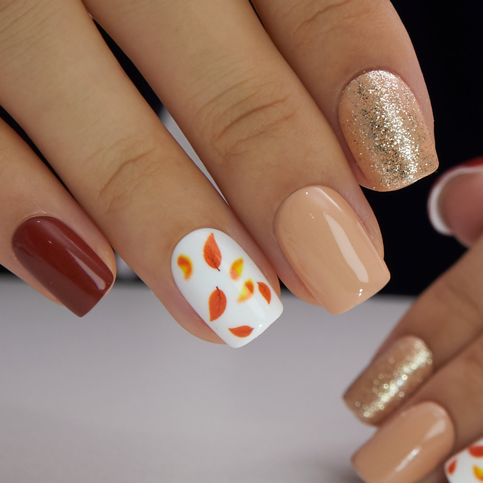 Autumn Whisper short squoval nail detail