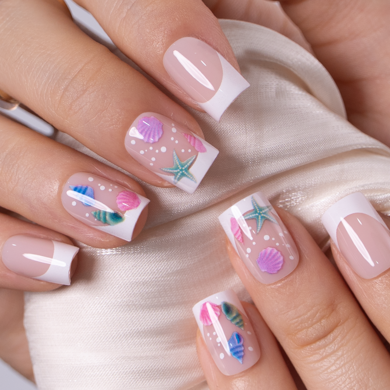 Coral Charm S Square square press-on nails