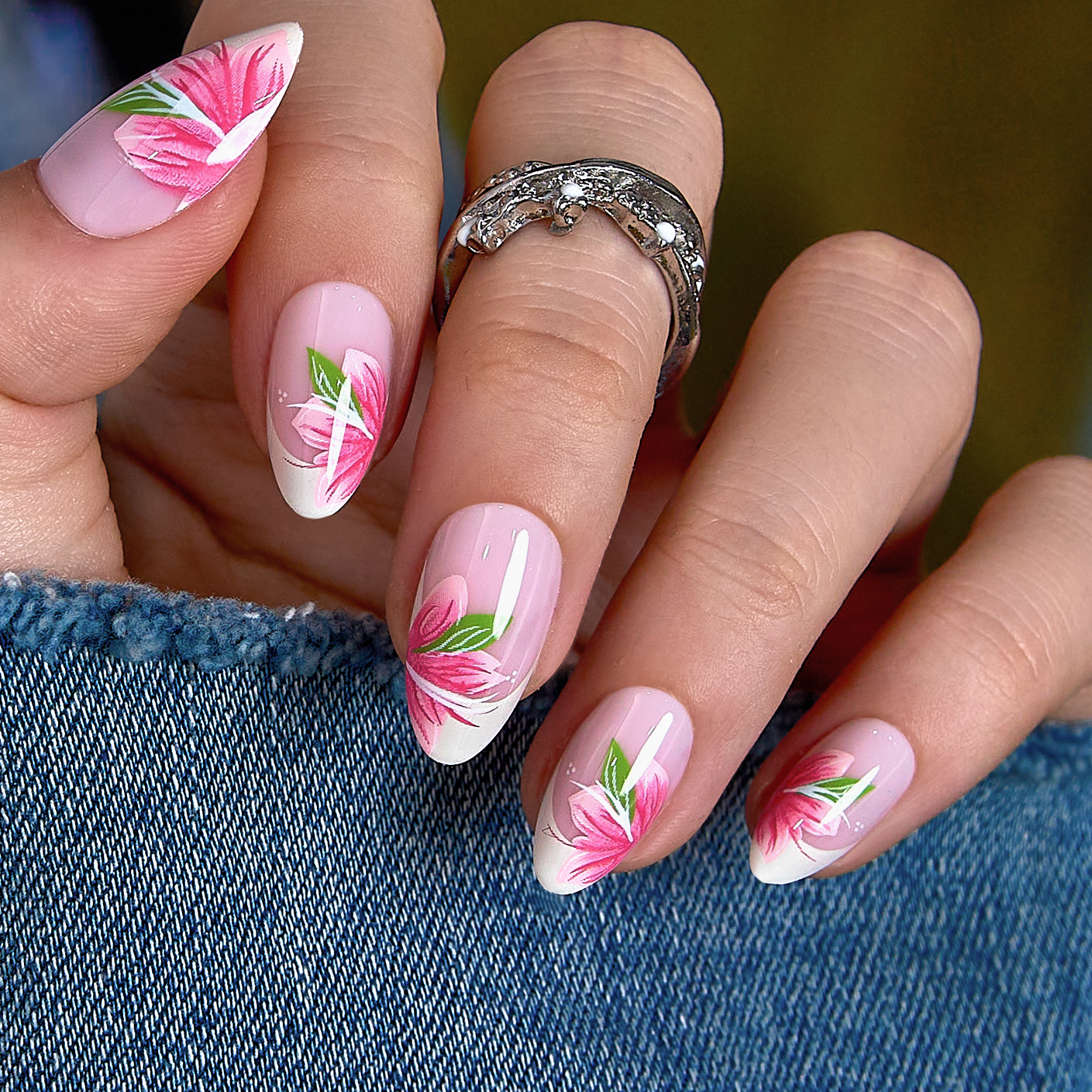 Cream Bloom S Almond almond press-on nails