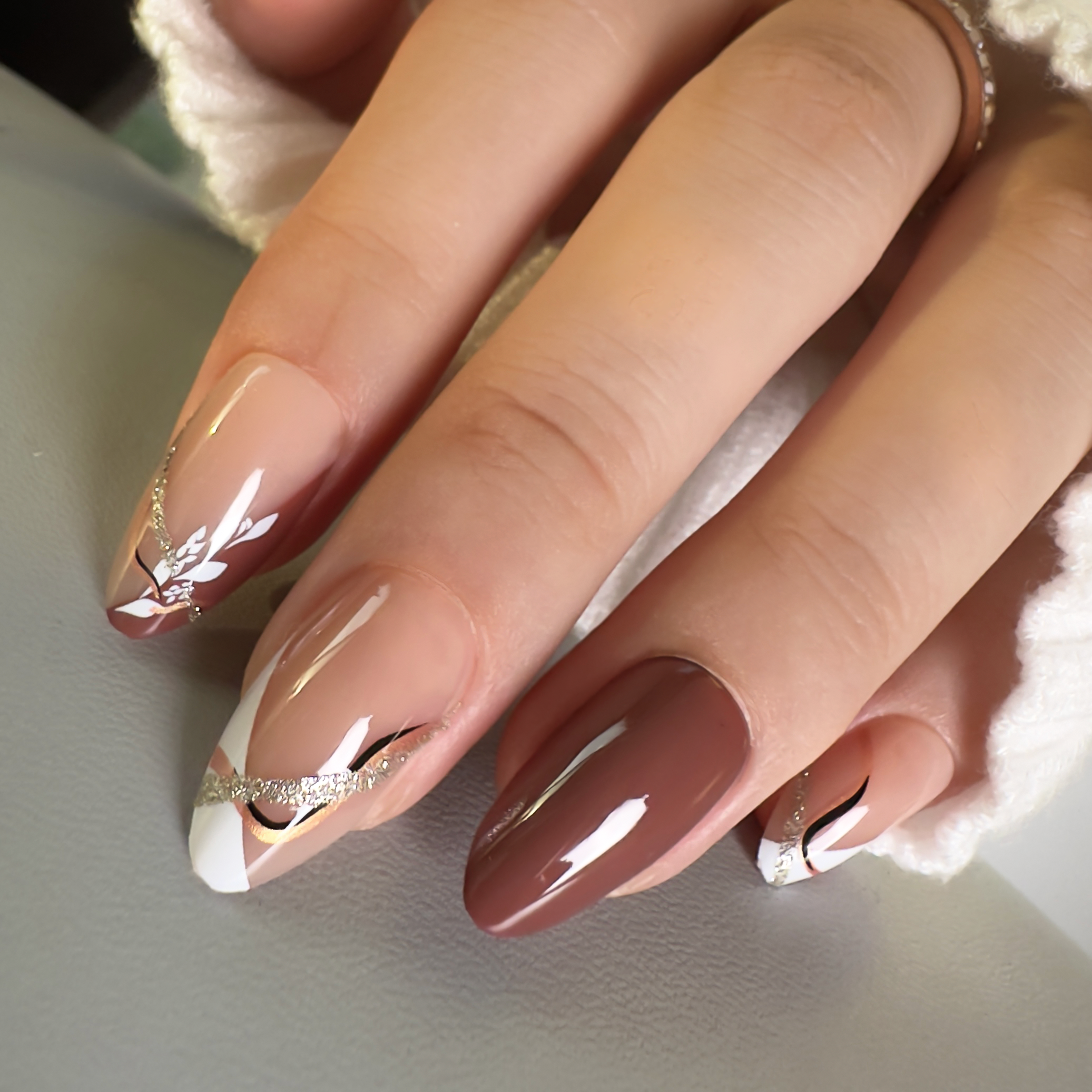 Elegant Flow short almond Ver 2 nail detail
