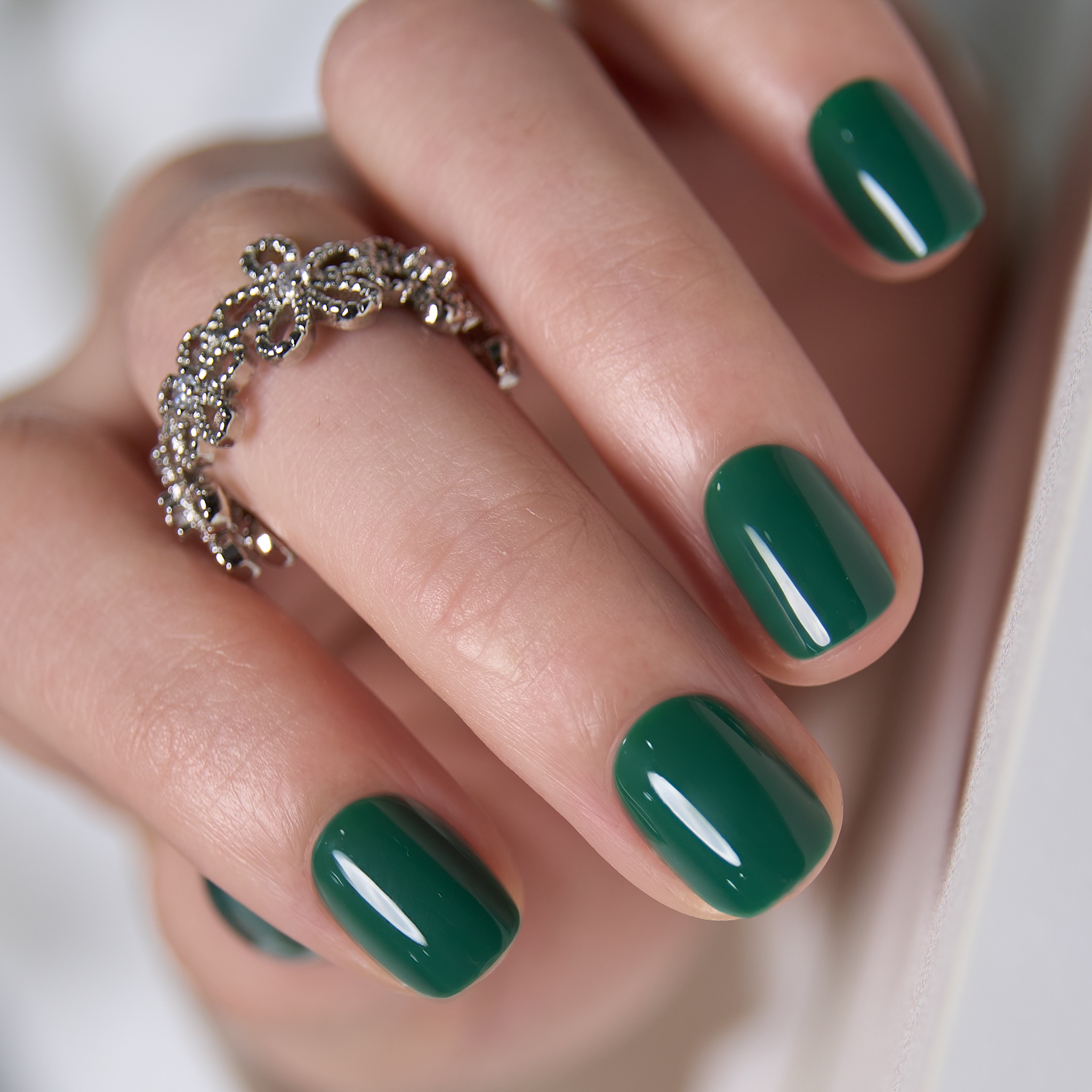 Emerald Muse Rs squoval press-on nails