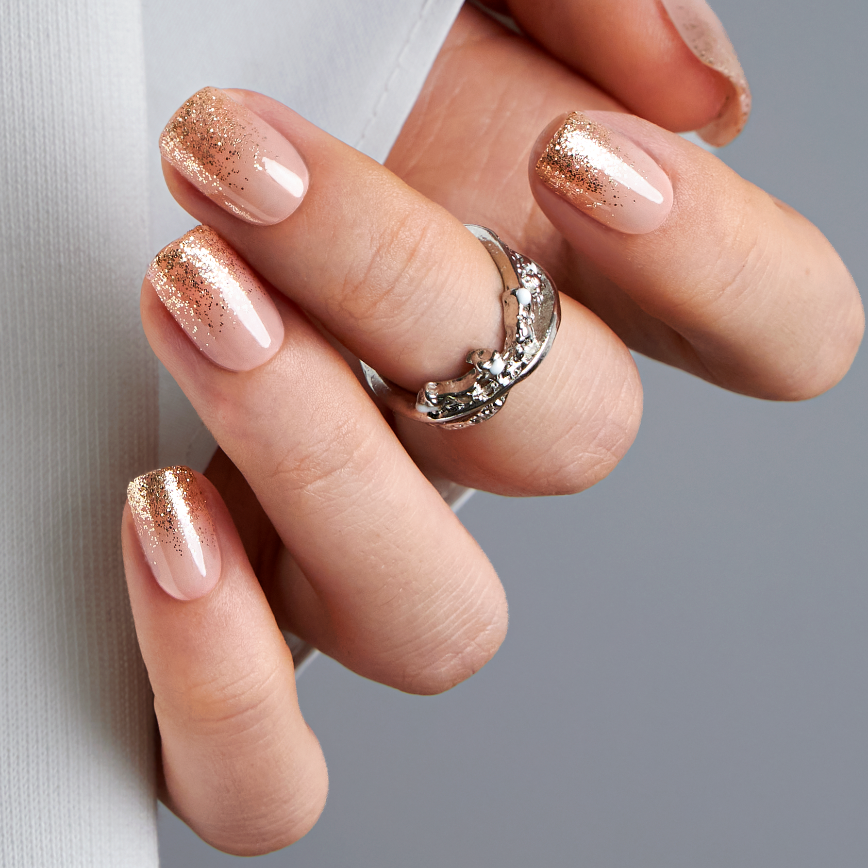 Gilded Gradual short squoval press-on nails