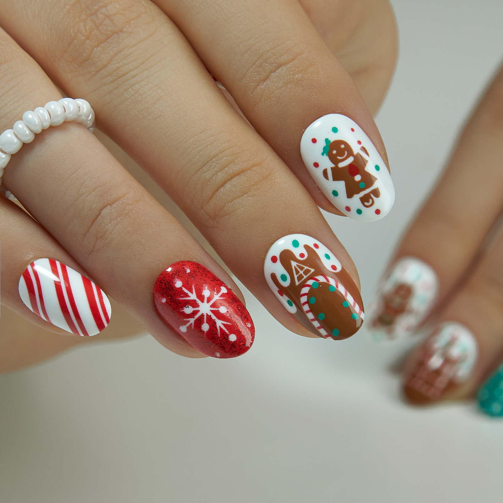 Gingerbread Spark short oval Ver 2 nail detail