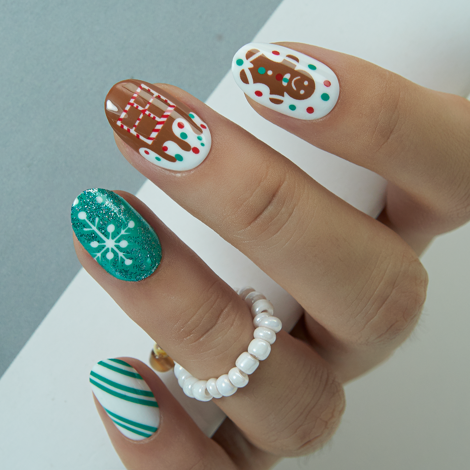 Gingerbread Spark short oval Ver 2 press-on nail set with accessories