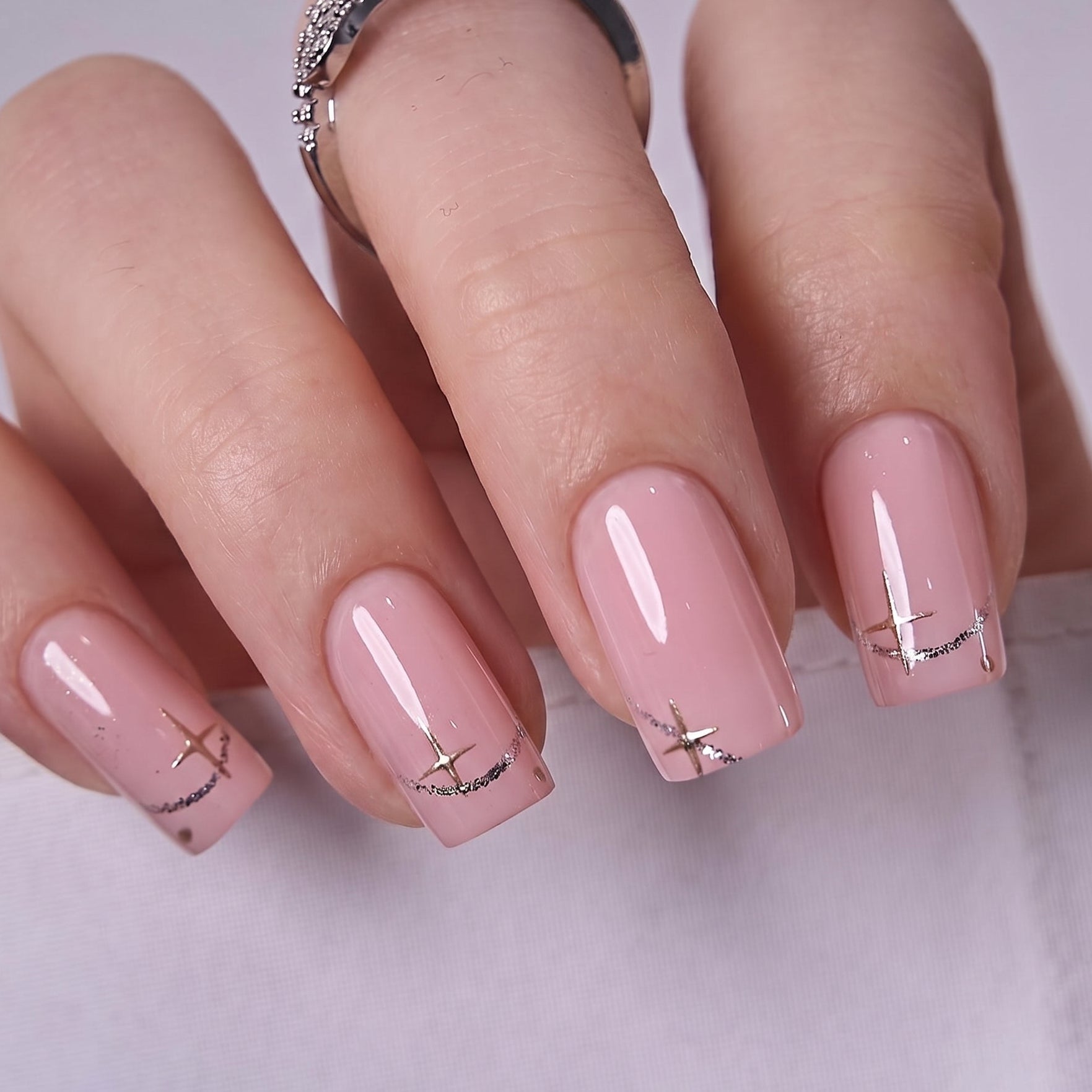 Glow Trace M Squoval squoval press-on nails