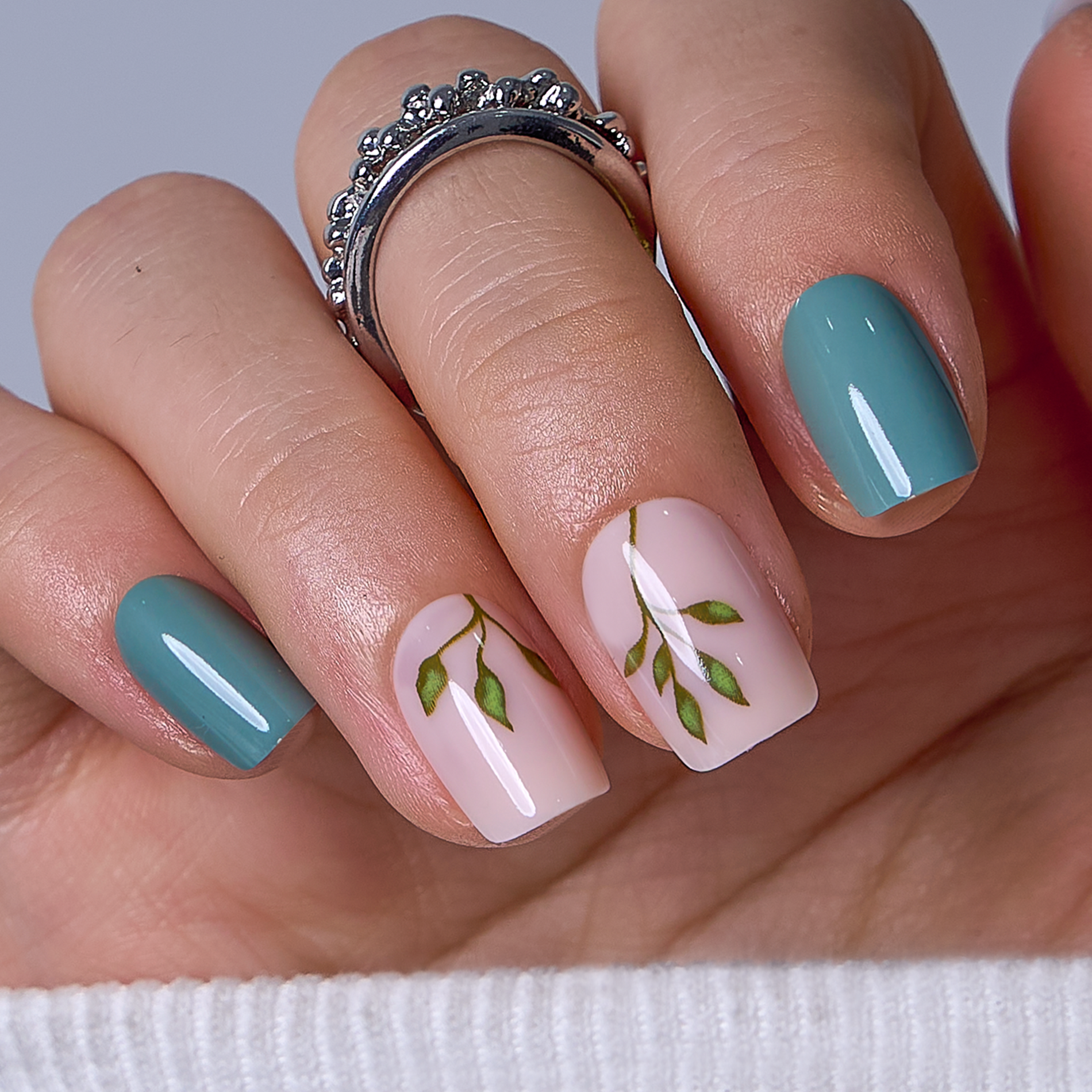 Green Leaves short squoval press-on nails