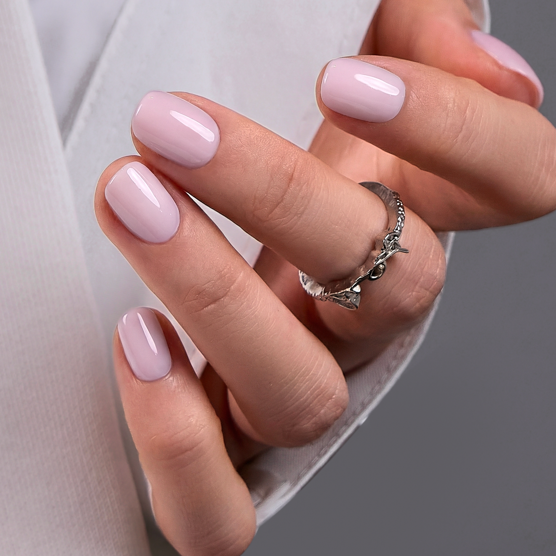 Ivory Kiss RS Squoval squoval press-on nails