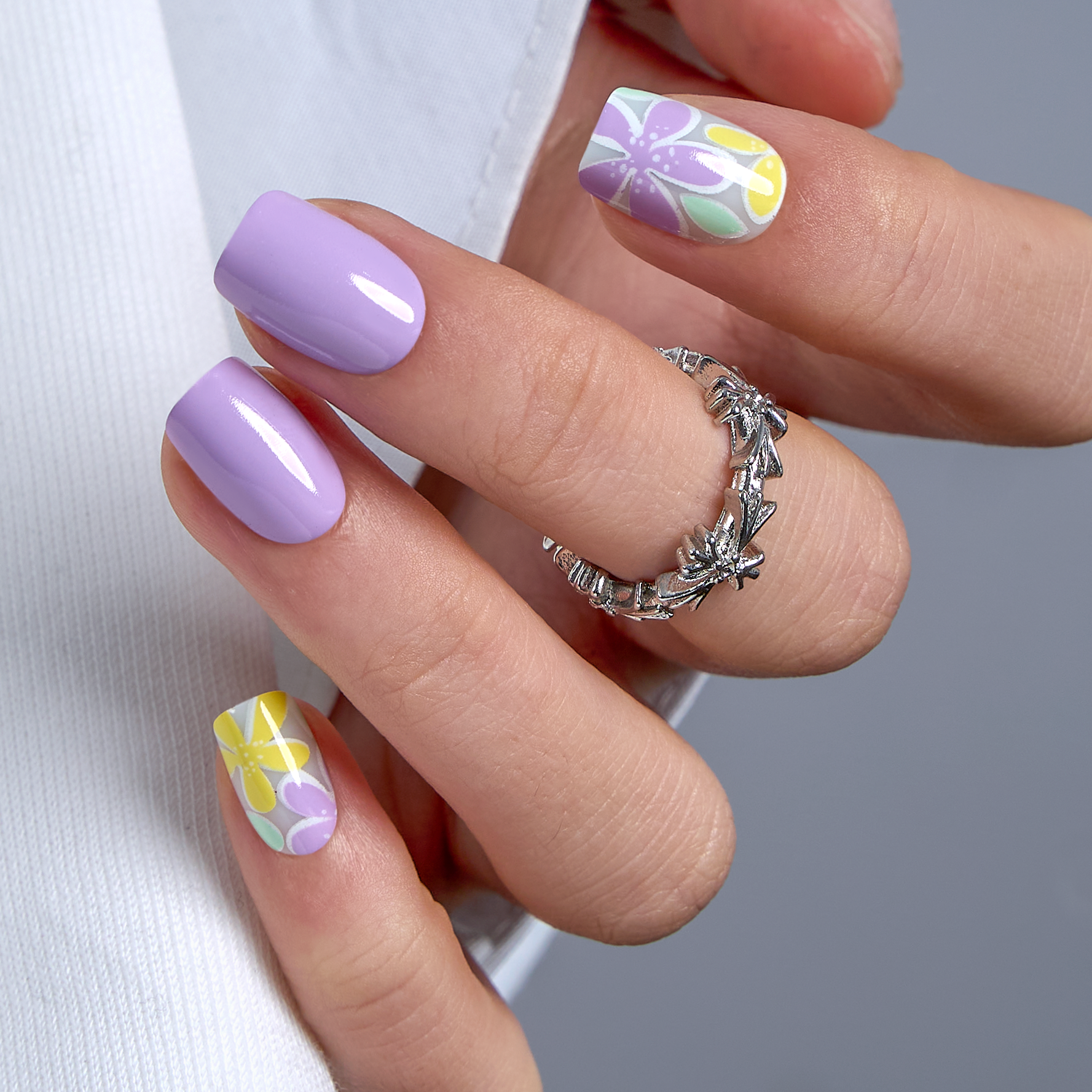 Lilac Floral short squoval press-on nails
