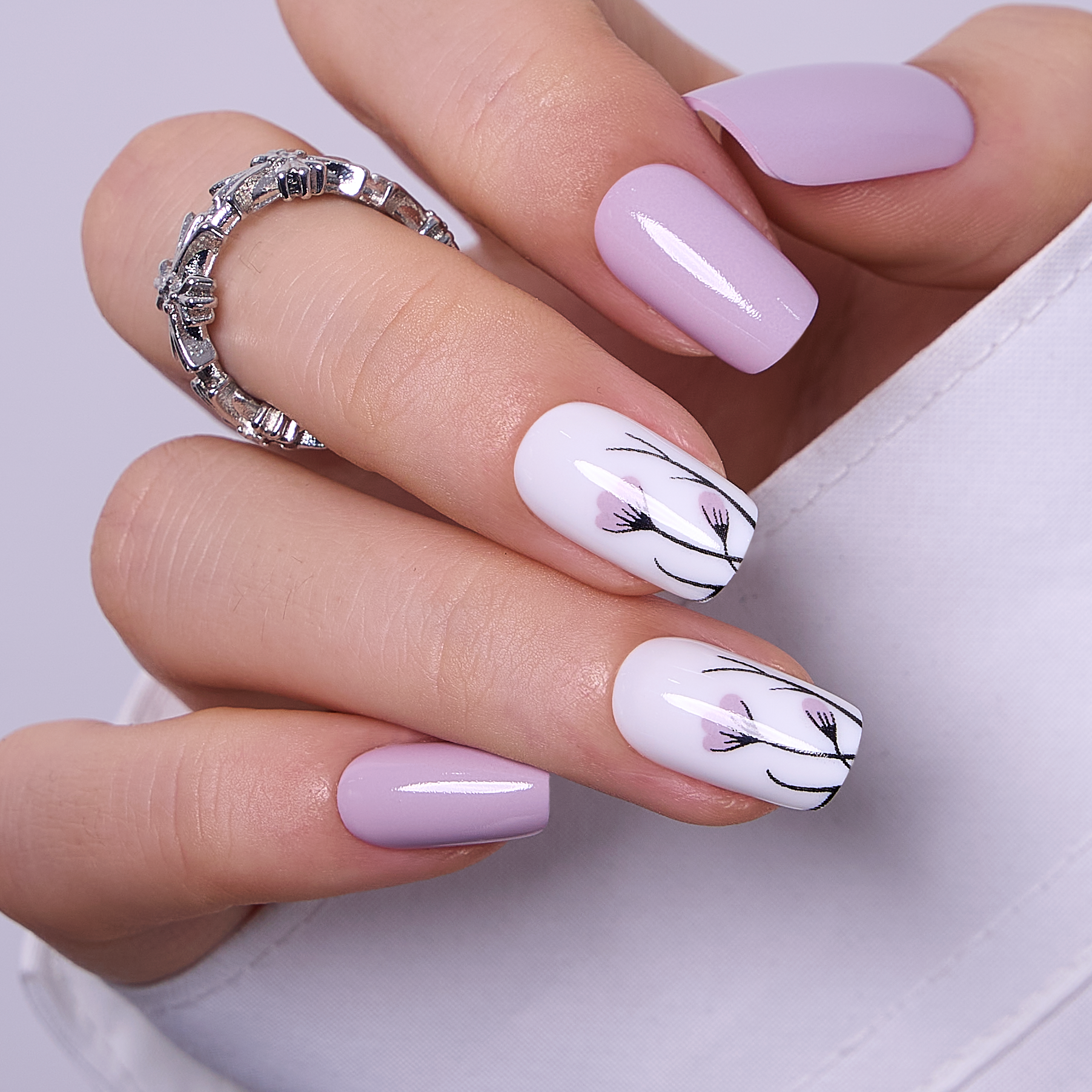 Lilac medium squoval press-on nails
