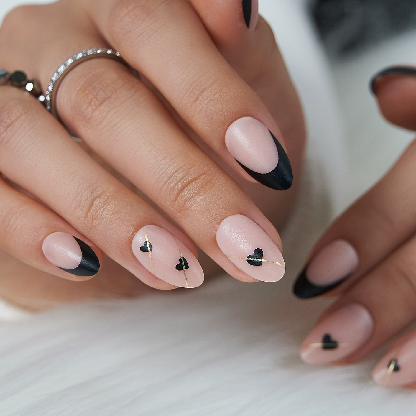 Noir Cupid short almond press-on nails