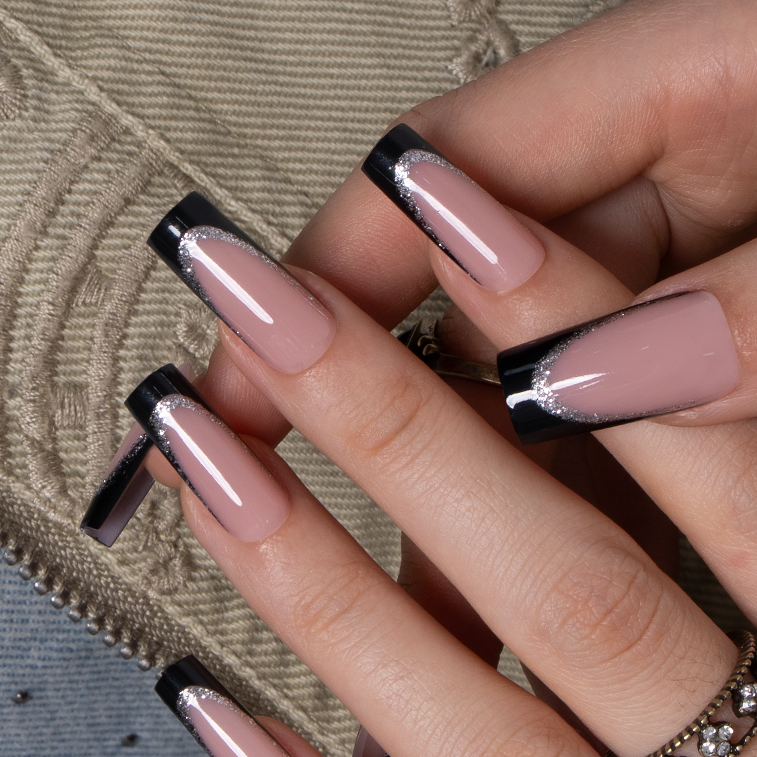 Designer s Pick | Noir Shine L Square square press-on nails