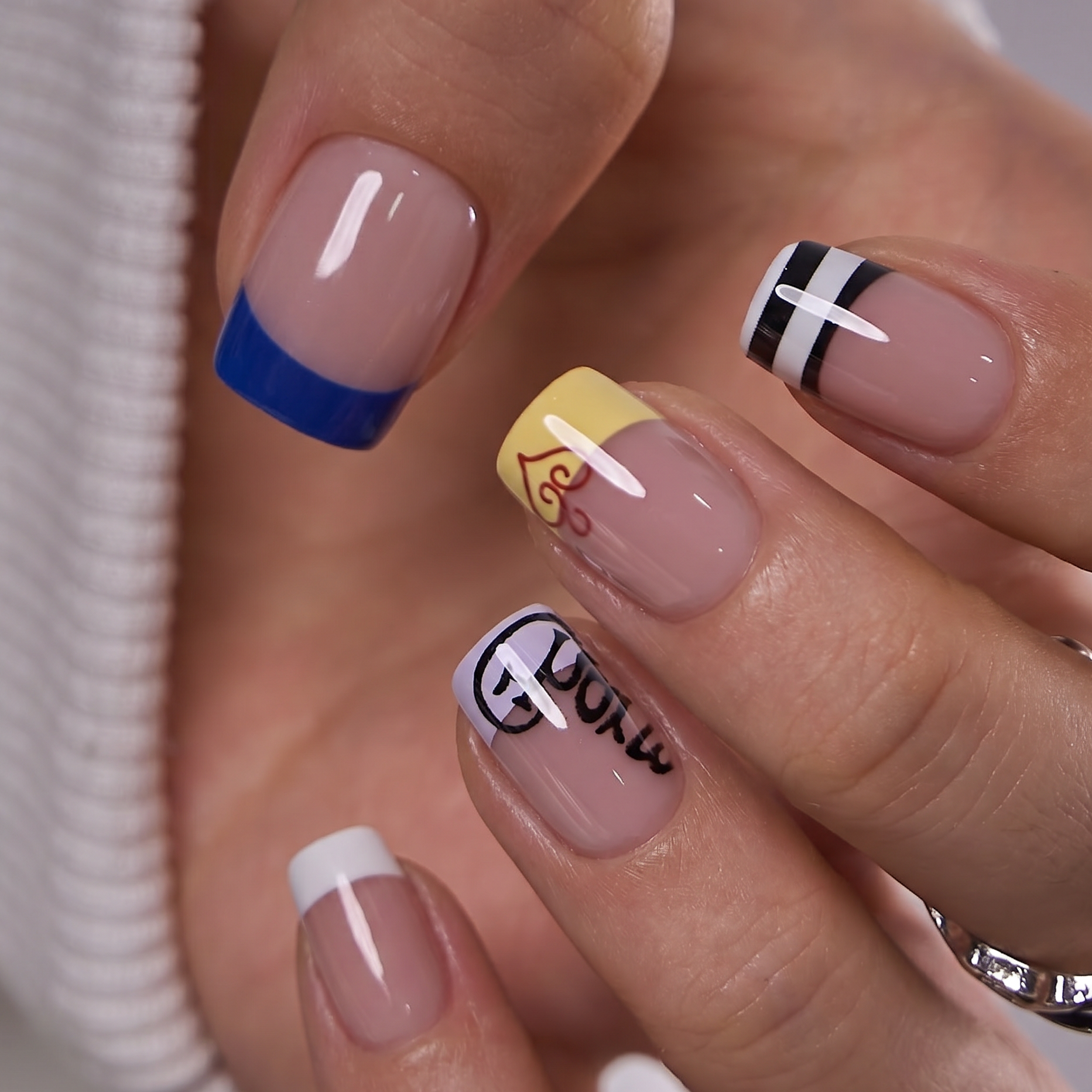 Paris Script S Squoval squoval press-on nails