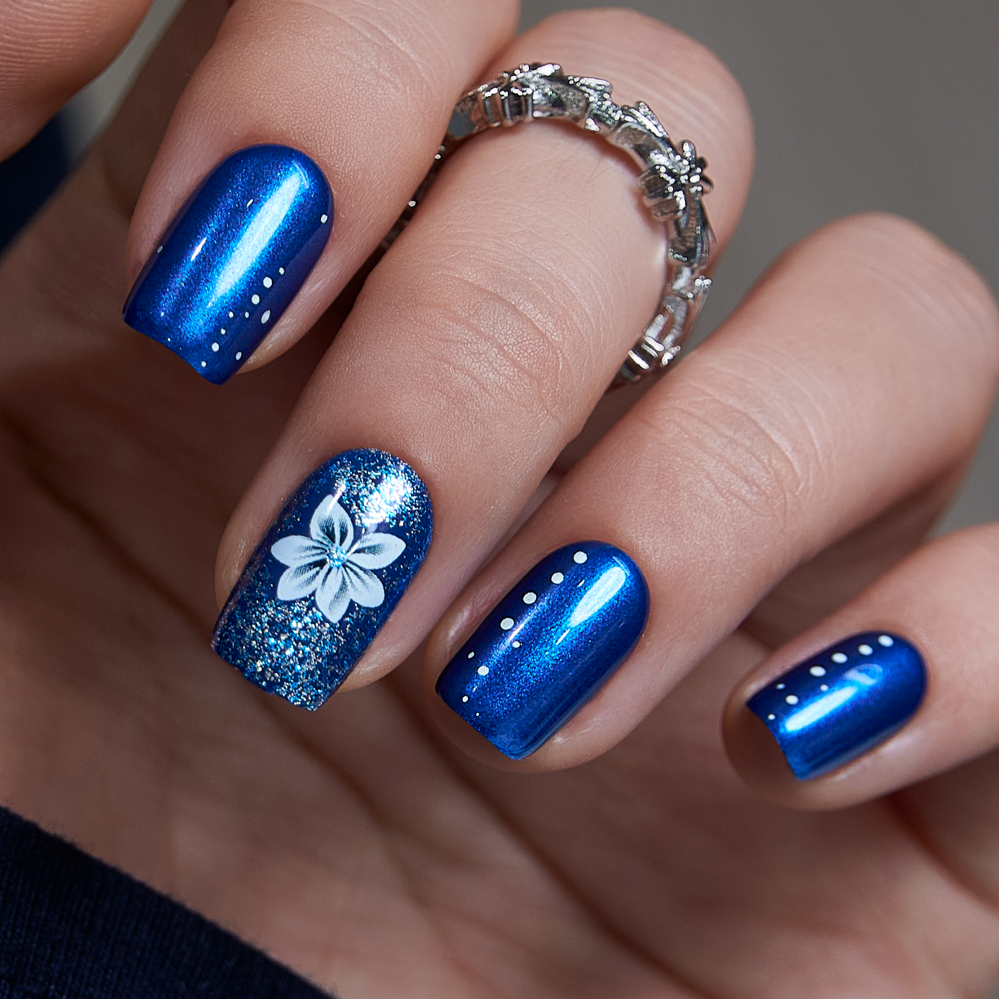 Pearl Floral medium squoval press-on nails