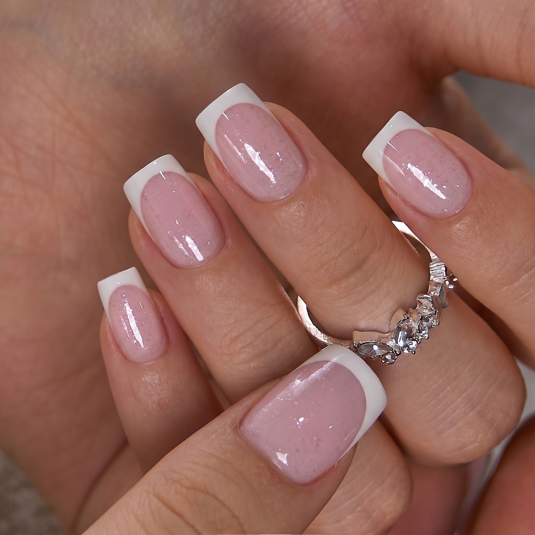 Petal Snow M Squoval squoval press-on nails