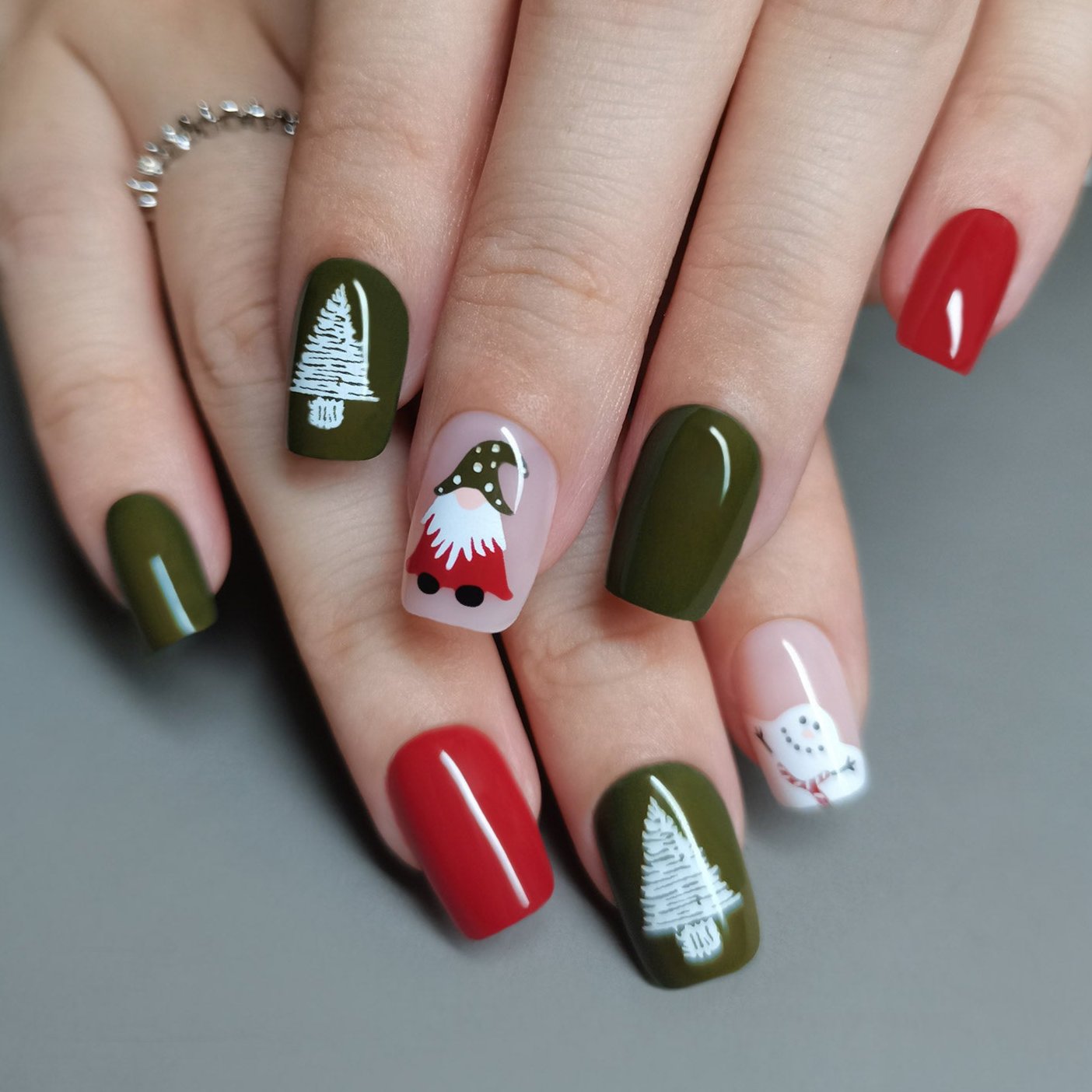 Festive Cheer – short Squoval press-on nails