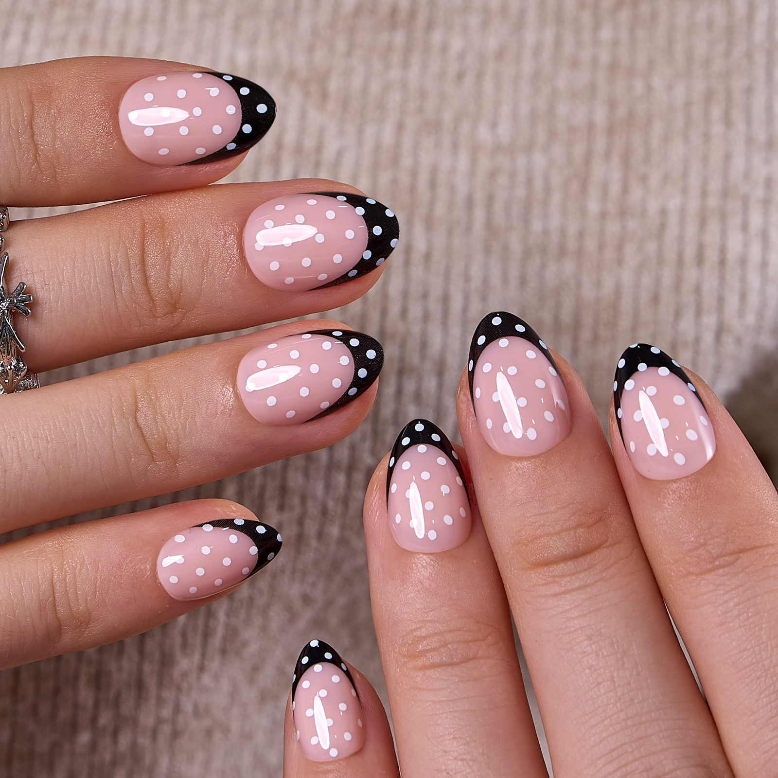 Retro Dots – RS Almond