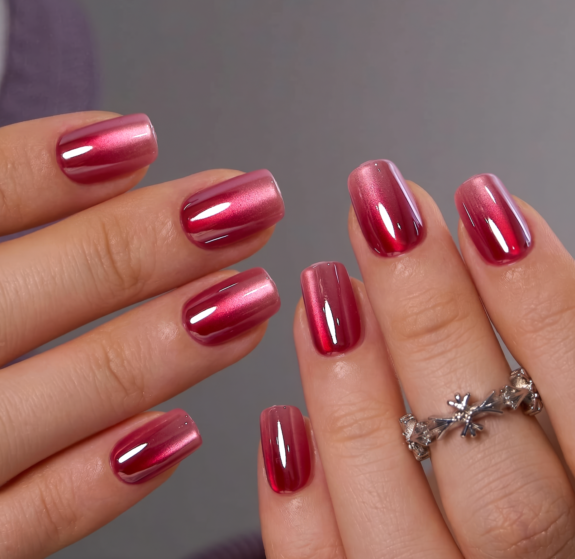 Ruby Chrome S Squoval squoval press-on nails