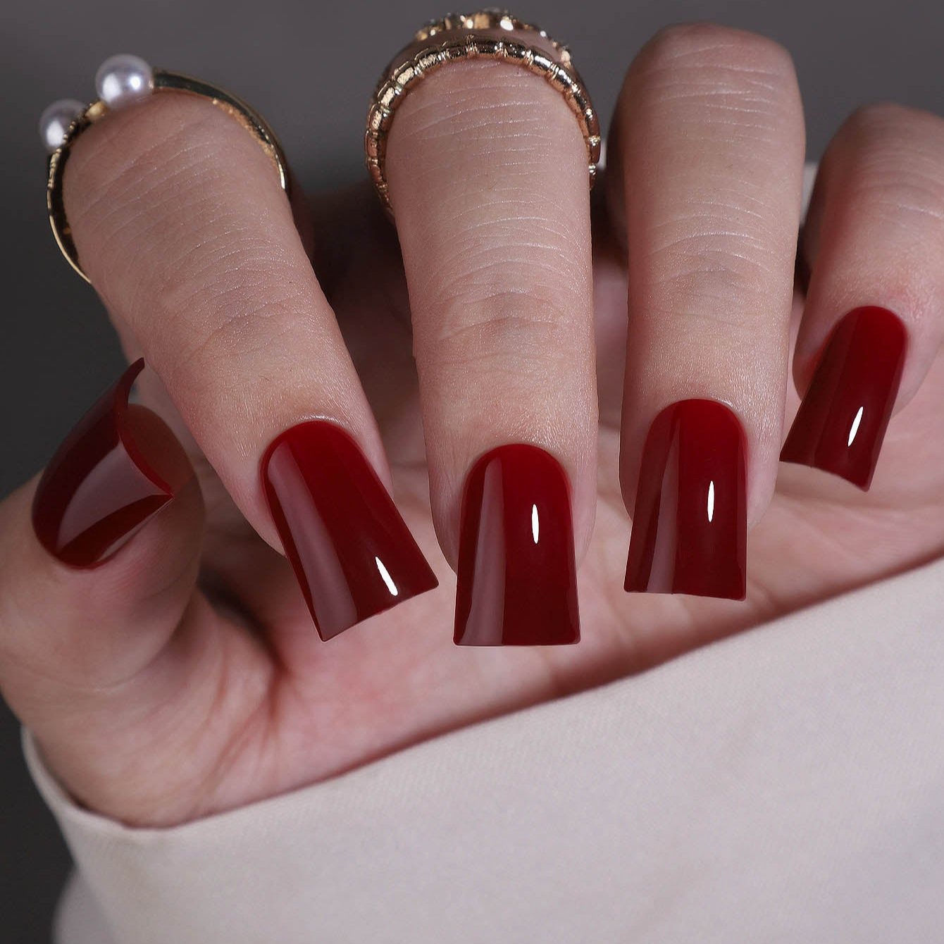 Scarlet Winter M Duckbill press-on nails