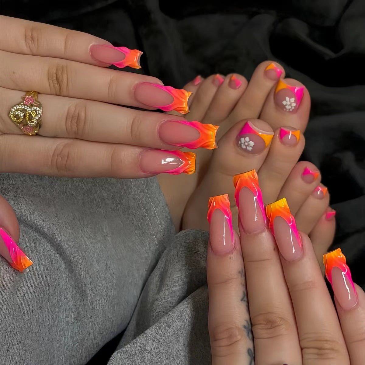 Tropical Blossom squoval Toenails press-on nails from the side